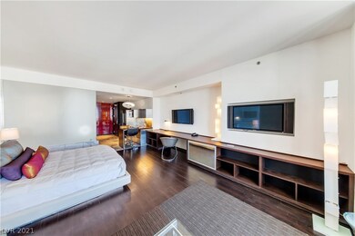This unit includes all the furniture and YES, even