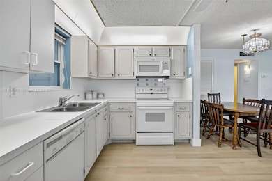 1354 N 12th Ct unit 11B, Hollywood, FL 33019 - photo 3