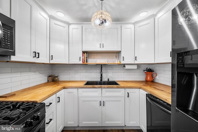 16 Iris Rd, Levittown, PA 19057 - photo 5