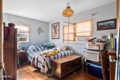 42 Seward St, Saratoga Springs, NY 12866 - photo 3