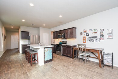 Wonderful kitchen layout.