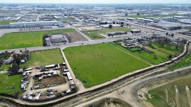 4865 E Jensen Ave, Fresno, CA 93725 - photo 3