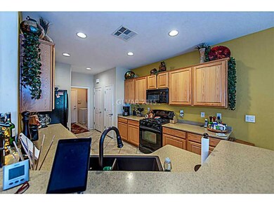 Kitchen. Great kitchen / Breakfast bar / Corian co