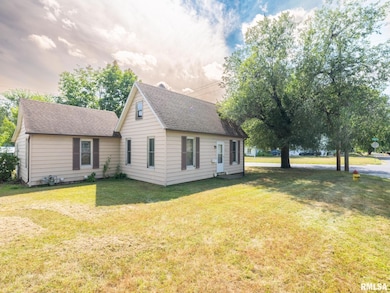 1402 Catherine St, Pekin, IL 61554 - photo 2