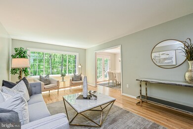 11153 Conestoga Ct, Oakton, VA 22124 - photo 4