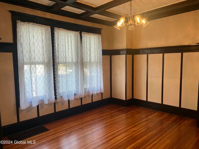 4 Frost Pl Dining Room