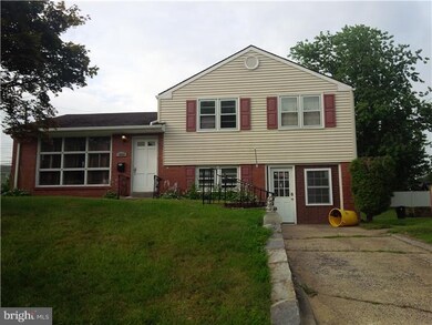 1028 Eisenhower Ave, Woodlyn, PA 19094 - photo 2