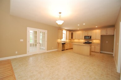 118 Brookview Dr, Hooksett, NH 03106 - photo 4