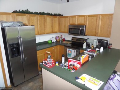 Kitchen with breakfast bar - great for entertainin