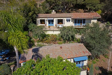 15 Loma Media- Upper Cottage