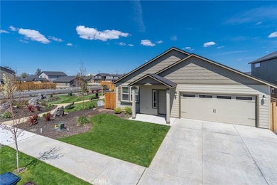 3667 SW Pumice Stone Ave, Redmond, OR 97756 - photo 3