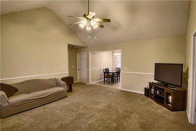 Large Living room with plenty of space to arrange furniture!
