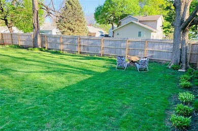 515 S 3rd Ave W, Newton, IA 50208 - photo 2