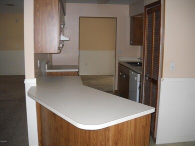 Kitchen with breakfast bar