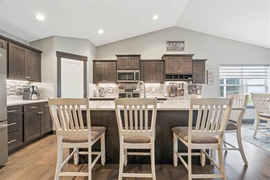 4048 Lakeview Dr SW, Cedar Rapids, IA 52404 - photo 6