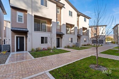 1719 Rock W Burlison Ln, Boise, ID 83705 - photo 2