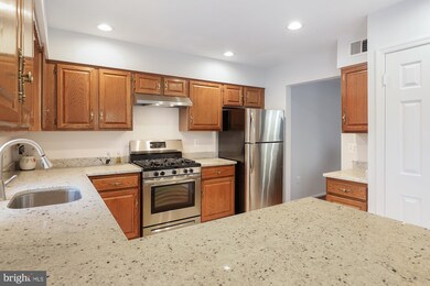 6800 Earthstar Ct, Springfield, VA 22152 - photo 4