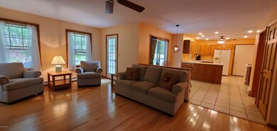 185 Locust Dr, Milford, PA 18337 - photo 5