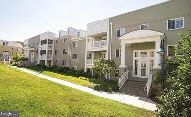 4119 S Four Mile Run Dr unit 302, Arlington, VA 22204 - photo 2