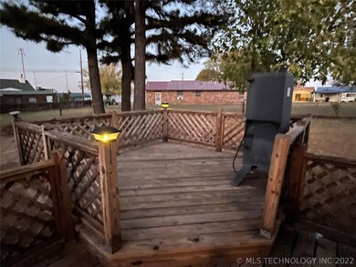 611 Broadway Ave, Eufaula, OK 74432 - photo 5