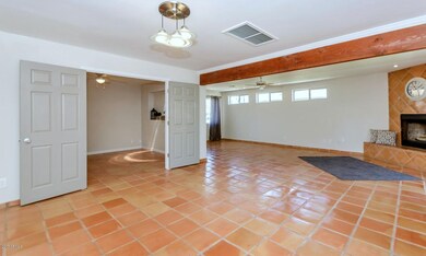 7304 E McKellips Rd-large-006-8-Main Liv