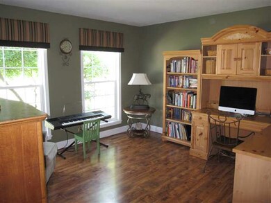 5215 N Royal Place, Peoria, IL 61615 - photo 7