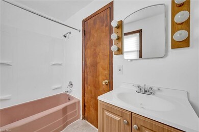 Main level full bathroom