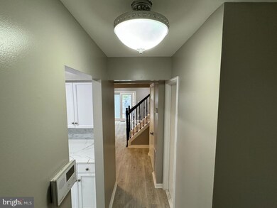 8585 Chester Grove Ct, Springfield, VA 22153 - photo 3