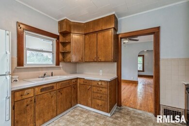 1523 N Division St, Davenport, IA 52804 - photo 7