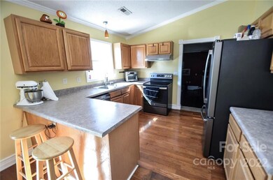 154 Strawberry Ln, Statesville, NC 28625 - photo 4