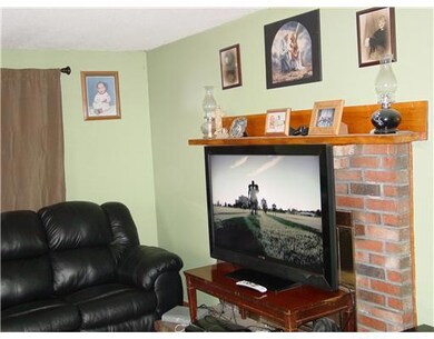 Living Room. Working fireplace