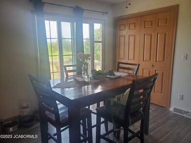 Eat in kitchen