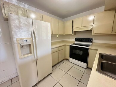 301 Palm Way unit 206, Pembroke Pines, FL 33025 - photo 3