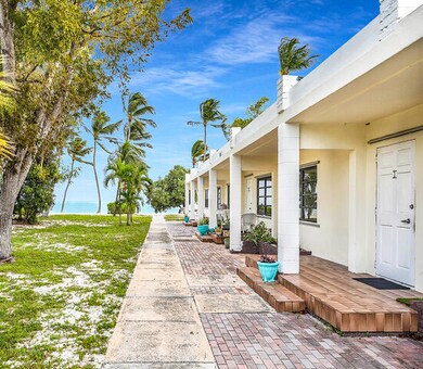 Triplex - 3 one bedroom units