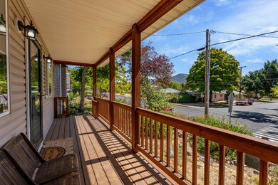 718 NE A St, Grants Pass, OR 97526 - photo 3