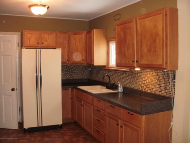 908 Smith Ave, Lansing, MI 48910 - photo 4