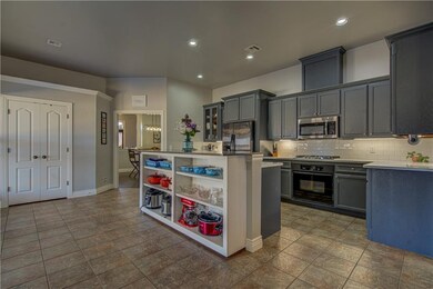 Island, Pantry, Gas Cook-Top