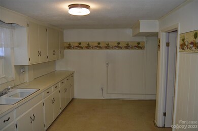646 E Broad St unit C, Statesville, NC 28677 - photo 5