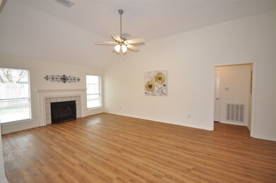 4008 Cedarwood Dr, Pearland, TX 77584 - photo 5