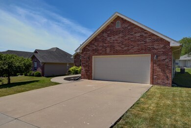 635 N Spout Spring St-47