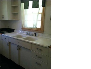 4320 Murdock kitchen