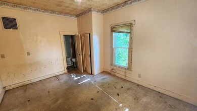 559 3rd St NE, Linton, IN 47441 - photo 4