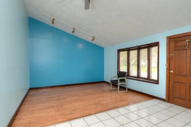 1521 Amarillo Dr, Carpentersville, IL 60110 - photo 2