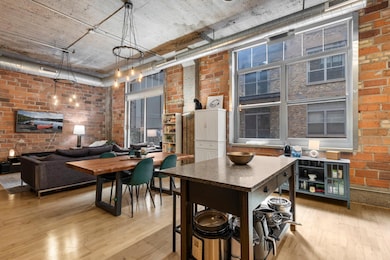 30-web-or-mls-521 S 7th St 223-100.jpg