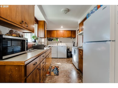 660 Keiper Ave, Eugene, OR 97404 - photo 6