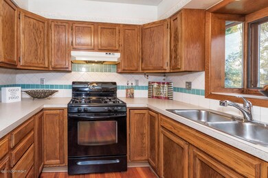 11 Kitchen oven:sink