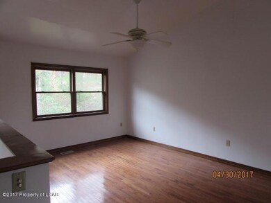 44 Edge Rock Dr, Drums, PA 18222 - photo 4