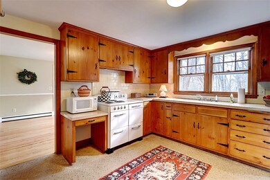 Kitchen needs updating, good size to work with
