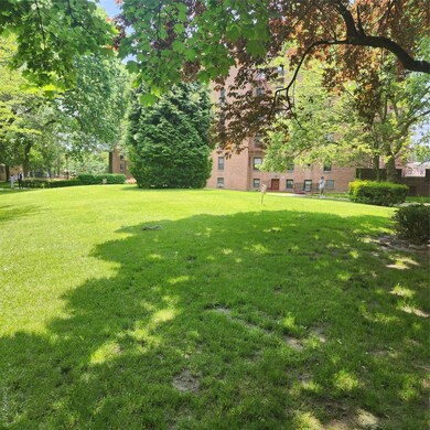 Dara Gardens unit 5K, Flushing, NY 11367 - photo 2