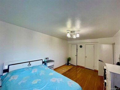 143-40 41st Ave 143-40 41st Ave unit 6, Flushing, NY 11355 - photo 7
